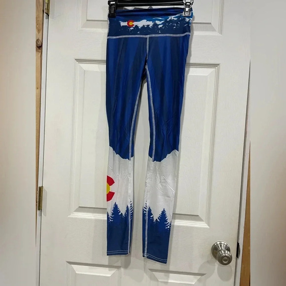 Colorado Threads Women’s XS Yoga Pants Tights Leggings Workout Pilates NWOT Flag - Picture 1 of 6